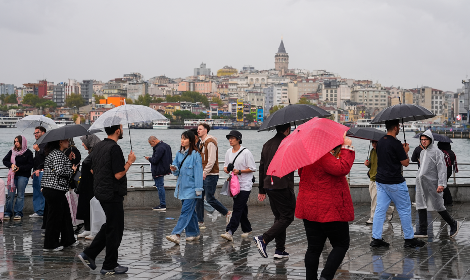 İstanbul'da Kuvvetli Sağanak ve Fırtına Uyarısı Ardı Ardına Geliyor