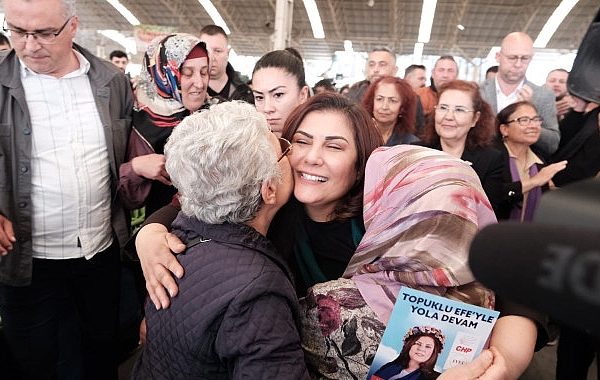 Aydın Büyükşehir Belediye Başkanı Özlem Çerçioğlu, Efeler kapalı pazarında vatandaşlarla buluştu – GÜNDEM