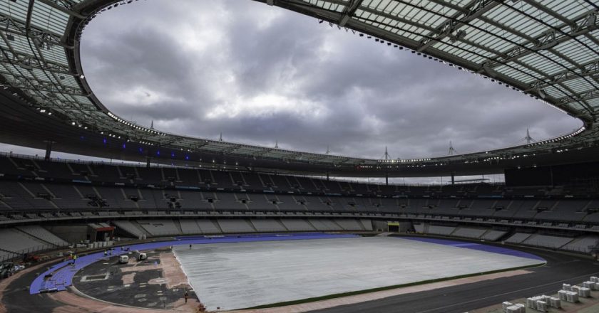 Paris Olimpiyatları'nın açılış töreni güvenlik nedeniyle Seine Nehri'nden stadyuma taşınabildi