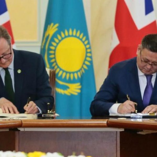 Kazakistan ile İngiltere arasında stratejik ortaklık ve işbirliği anlaşması imzalandı