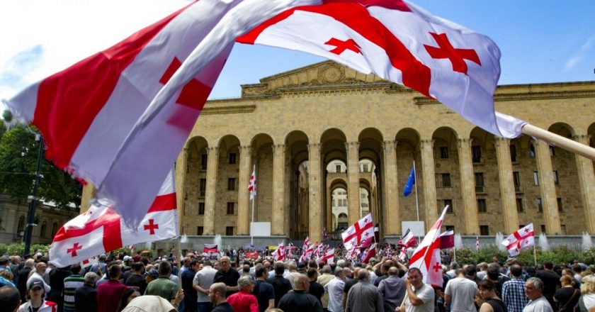 Gürcistan Parlamentosu “Dış Nüfuzun Şeffaflığı” konulu tartışmalı tasarıyı onayladı.