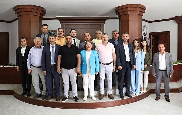 Didim'de Cumhur İttifakı belediye meclis üyeleri, Didim Belediye Başkanı Hatice Gençay'ı makamında ziyaret etti – GÜNDEM