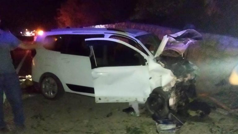 Sinop'ta otomobil ağaca çarptı: 2 ölü, 2 yaralı