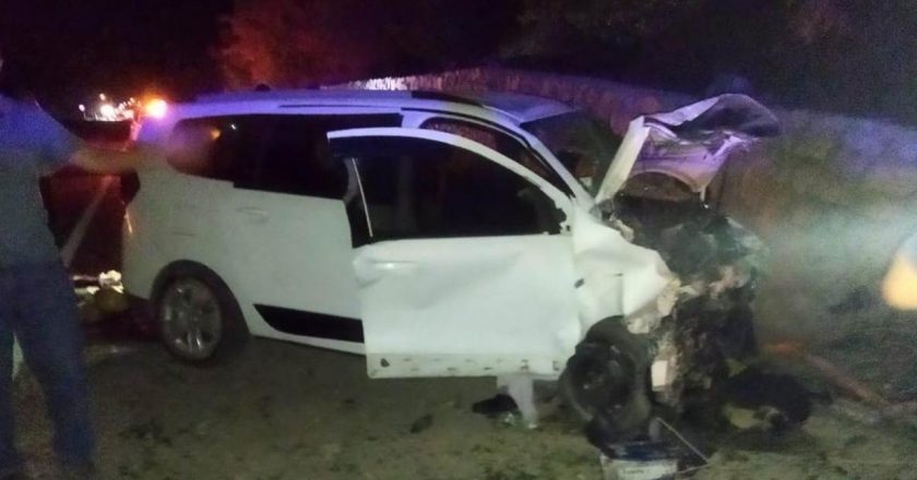 Sinop'ta otomobil ağaca çarptı: 2 ölü, 2 yaralı