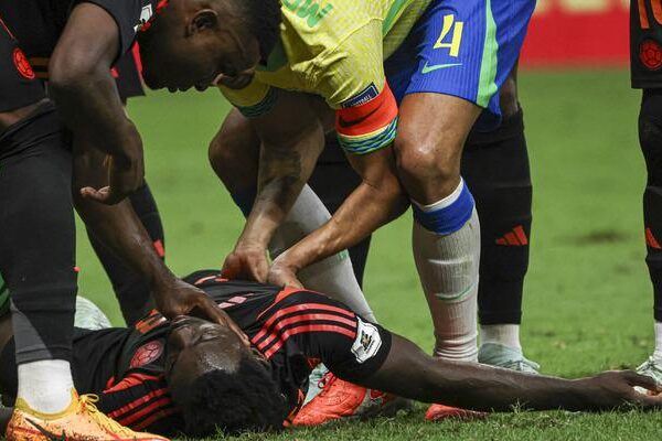 Davinson Sanchez korktu! Bir sedye ile alındı ​​… işte bu görüntüler