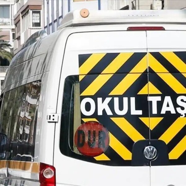 Okul servisinde dehşet: Öğrenciyi imdat çekiciyle yaraladı