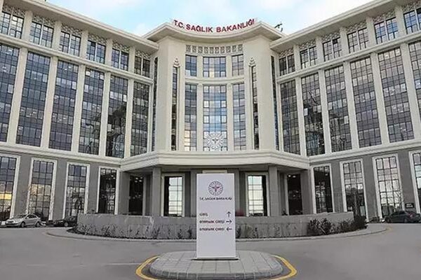 Sağlıkta yeni düzenlemeler yürürlükte! İlaçlar dijital sistemle takip edilecek