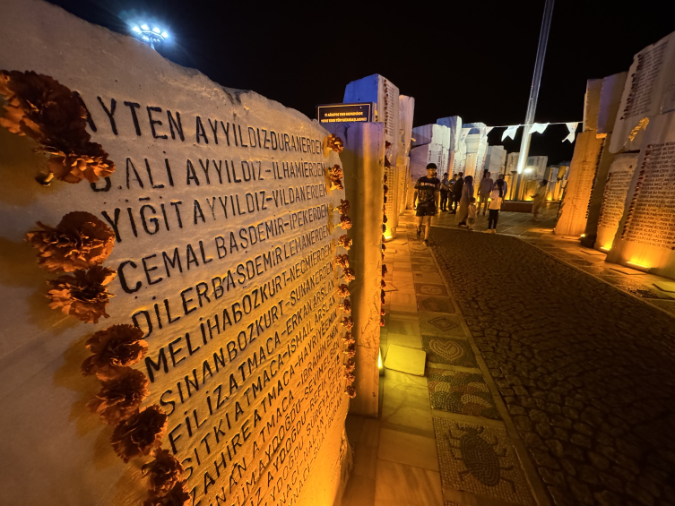 Marmara depreminin şehitleri anıldı