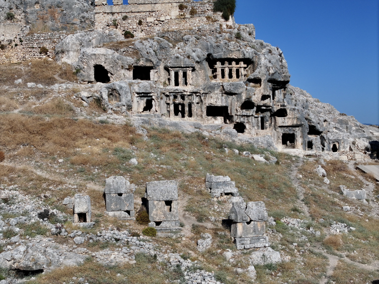 Stadyum ve çevresindeki dükkanlar antik TLOS şehrinde restore edilmiştir.