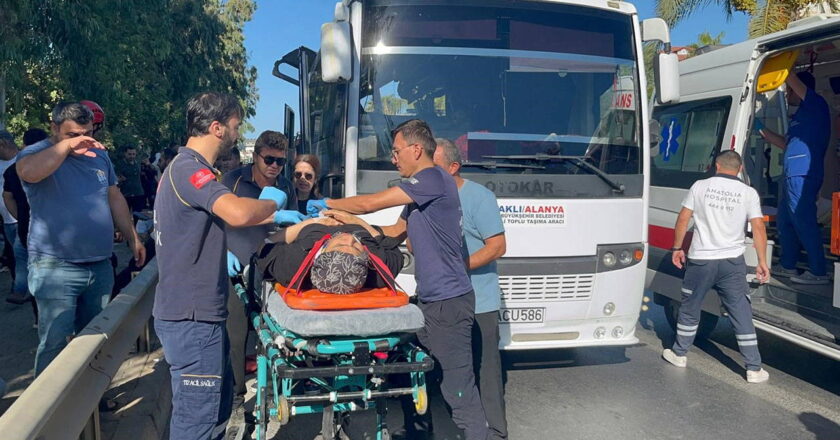 Alanya’da tur otobüsüyle yolcu midibüsü çarpıştı: Çok sayıda yaralı var! – Son Dakika Türkiye Haberleri