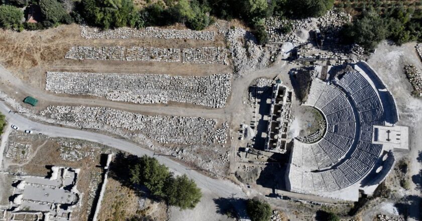 Tlos Antik Kenti’nde stadyum ile çevresindeki dükkanlar restore ediliyor
