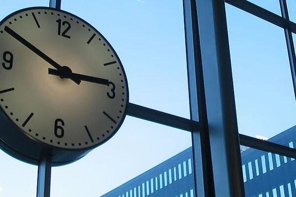 Türkiye’de satler geri alınacak mı? 2025 kış saati uygulaması belirsizliği devam ediyor