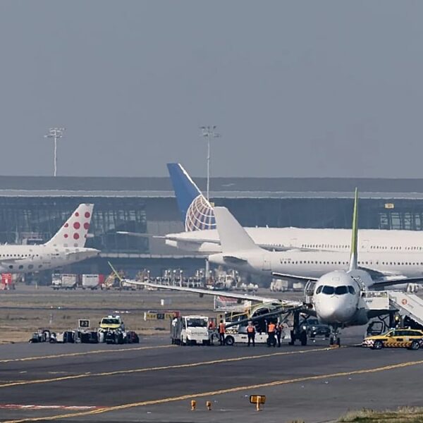 Brüksel Havalimanı drone ihbarı sonrası kapatıldı