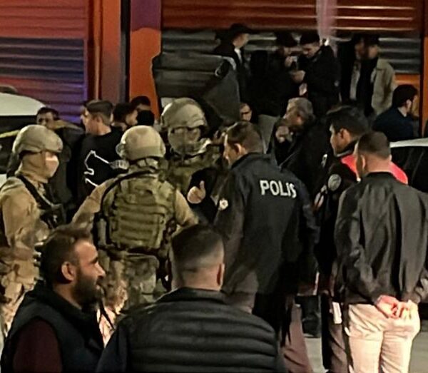 Kayınbiraderlerini katledip iki kişiyi yaraladı