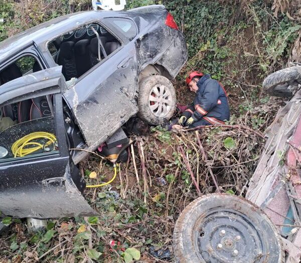 Otomobil ile çarpışan üç tekerlekli motosikletin sürücüsü ve yolcusu hayatını kaybetti