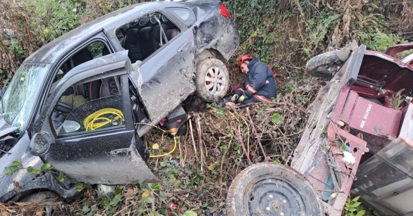 Otomobil ile çarpışan üç tekerlekli motosikletin sürücüsü ve yolcusu hayatını kaybetti