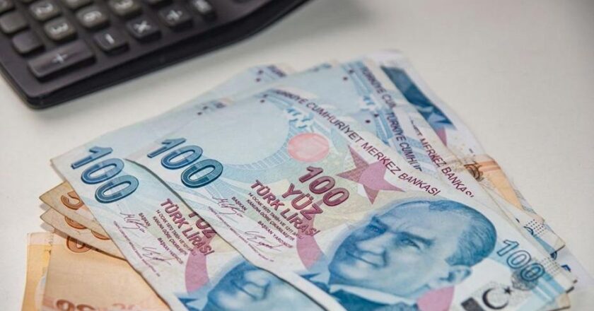 Memur ve emeklilere ek zam gelecek mi? 2026 maaş artışı ne düzeyde olacak?